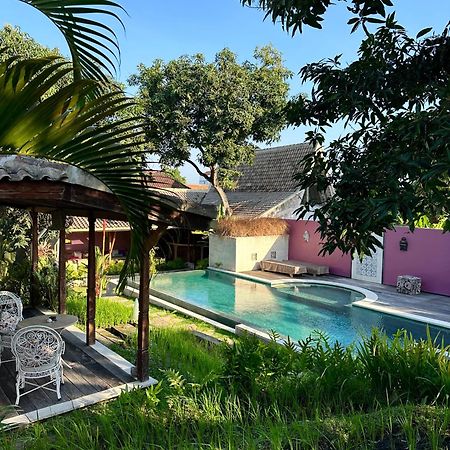 Guesthouse Mooz Canggu  Bagian luar foto